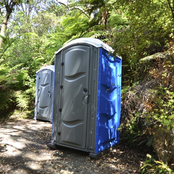 what are the benefits of opting for construction portable toilet rental